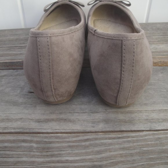 Dexflex Comfort Taupe Faux Suede Flats with bows 10W - Picture 5 of 8